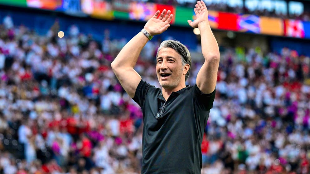 Murat Yakin greets the fans with the wave before the game against Germany.