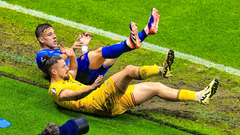 Heavy rain fell during the match.