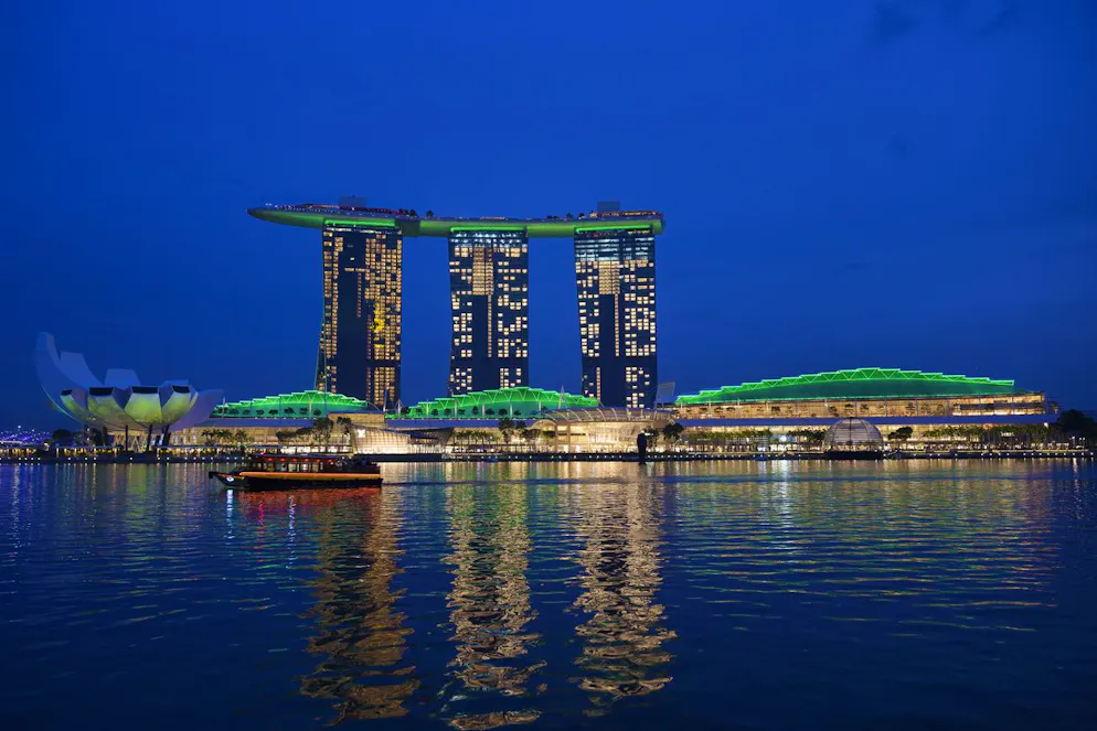 All'interno del Marina Bay Sands hotel resort c'è uno dei casinò più grandi del mondo.