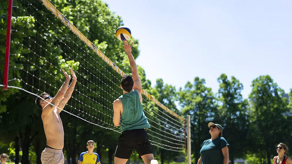 Eine von fünf Personen in der Schweiz betreibt in ihrer Freizeit laut der WHO zu wenig Sport. (Archivbild)