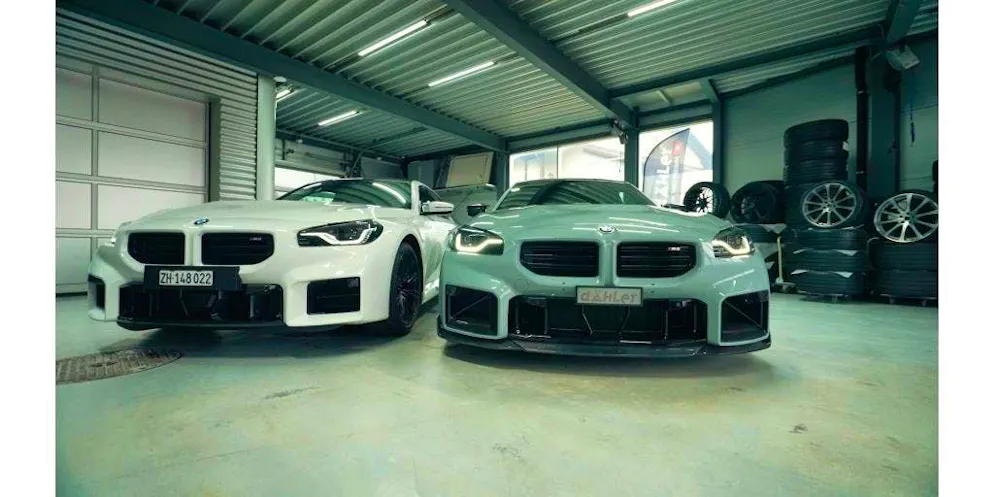 The Dähler version has over a third more power and differs significantly from the white standard car, from the chassis to the exhaust system to the look inside and out.