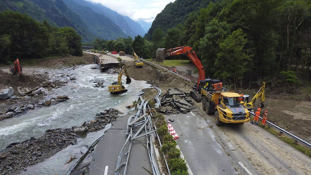 Alluvione in Mesolcina. La A13 riapre tra due settimane su una corsia, l'alveo del fiume spostato di oltre 50 metri