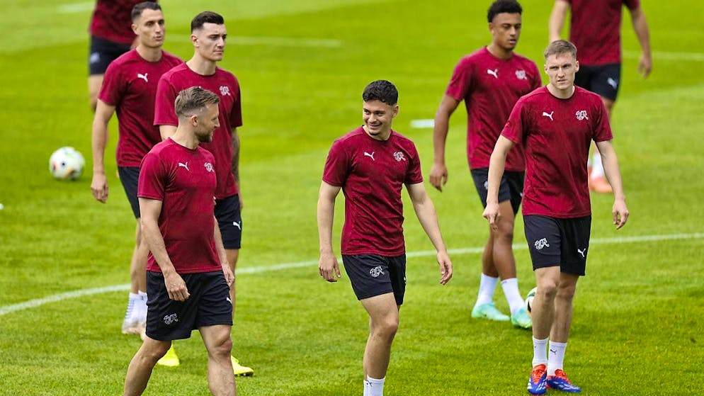 Fabian Rieder clarifies his future between European Championship matches - Gallery. Fabian Rieder (in the middle) has immediately reintegrated into the national team after a long absence