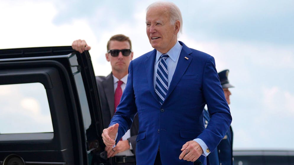 Der 81-Jährige Biden begründete seinen schwachen Auftritt mit Erschöpfung nach einer Reihe anstrengender Auslandsreisen.