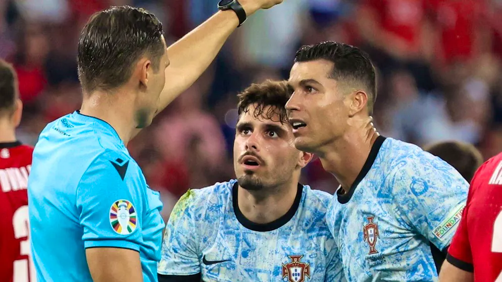 Sandro Schärer tells Cristiano Ronaldo and co. what to do.