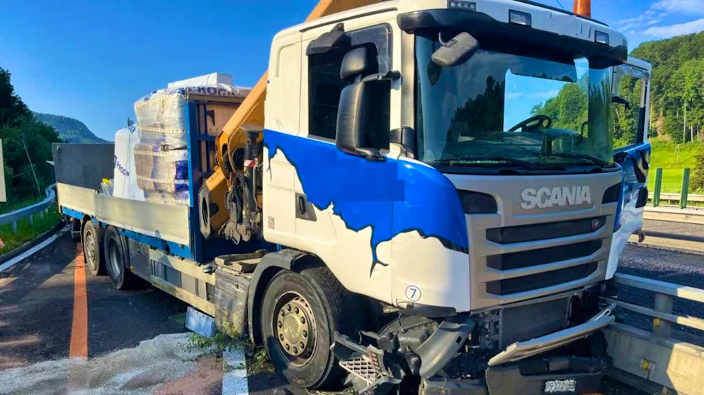 The truck drove into the crash barrier on the A2, among other things.
