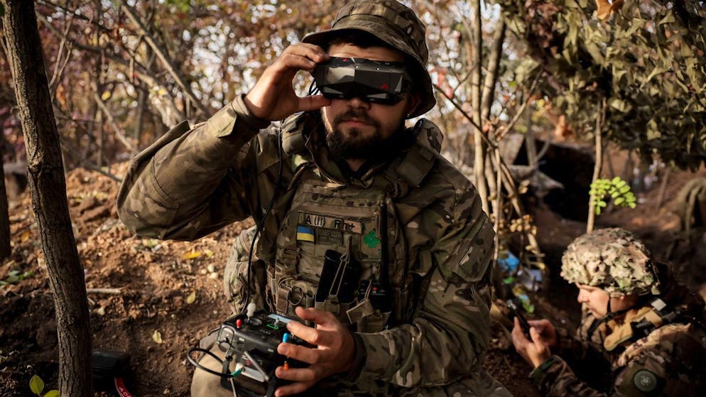 Ein ukrainischer Drohnenpilot im Oktober im Oblast Saporischschja beim Einsatz.