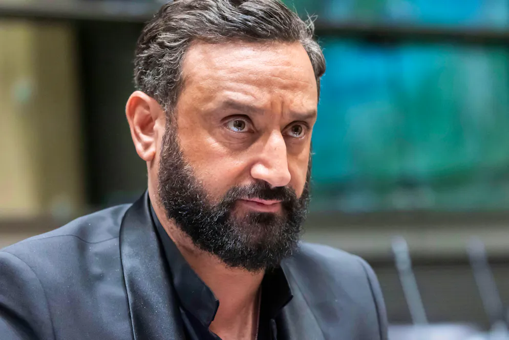 En ne retenant pas C8, qui cumule 7,6 millions d'euros d'amende en raison des dérapages de Cyril Hanouna, animateur de «Touche pas à mon poste», le régulateur envoie un signal fort aux éditeurs de chaîne sur la nécessité de respecter leurs obligations.