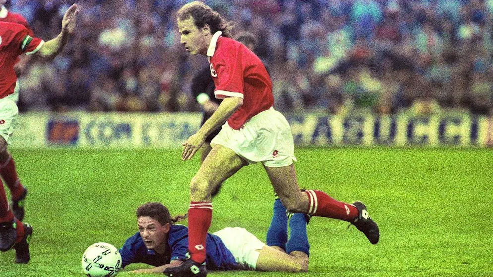 Marc Hottiger passes the fallen Italian star Roberto Baggio in the 1993 World Cup qualifier at the Wankdorf Stadium in Bern.