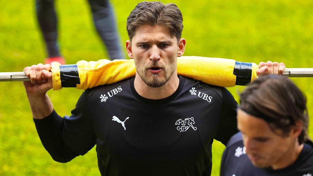 Clear statement on the goalkeeper question. 