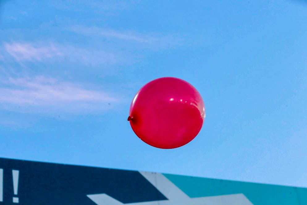 The call for help was attached to a balloon. (symbolic image)