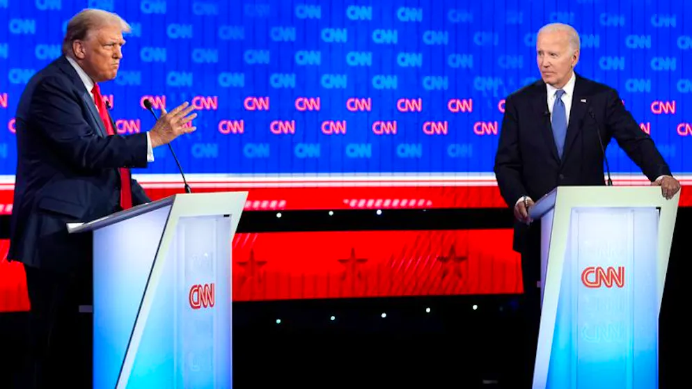 US-Präsident Joe Biden (r) und der ehemalige US-Präsident Donald Trump bei der Präsidentschaftsdebatte im TV.
