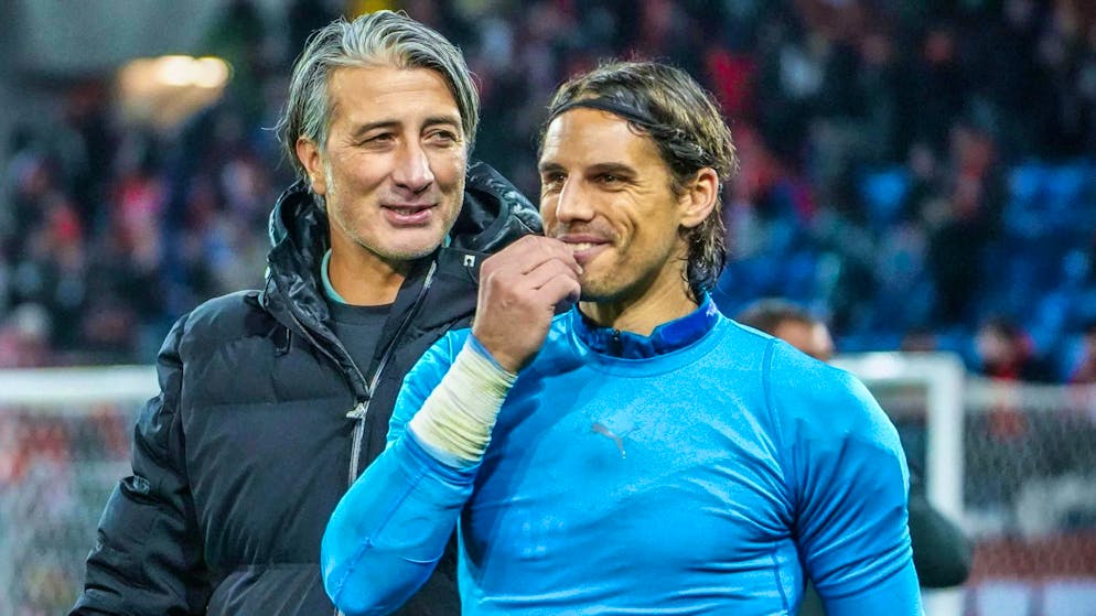Nati coach Murat Yakin (left) puts his trust in goalkeeper Yann Sommer.
