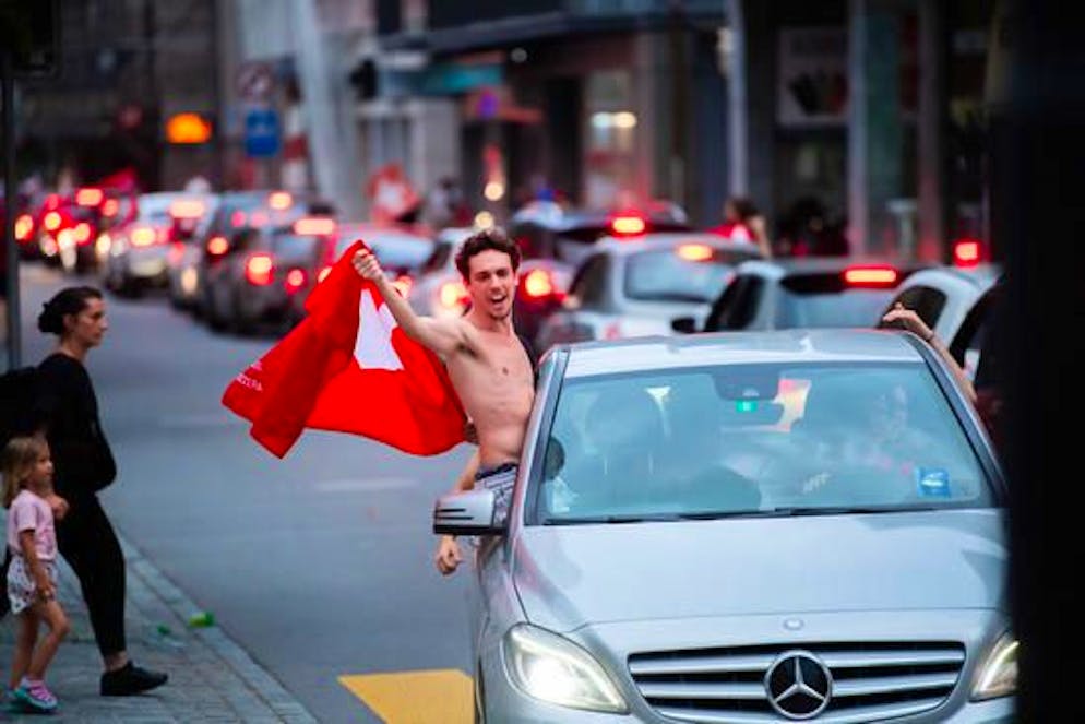 La gioia dei tifosi rossocrociati. Con anche in questo caso i caroselli per strada.