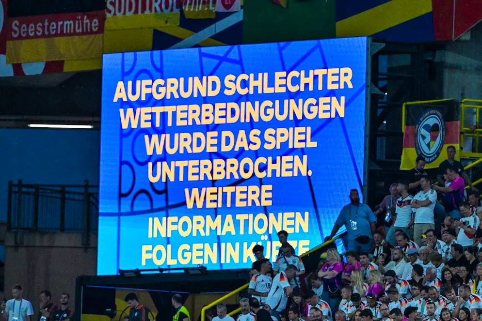 Doomsday atmosphere at the round of 16 final between Germany and Denmark. The game was interrupted in the 35th minute.