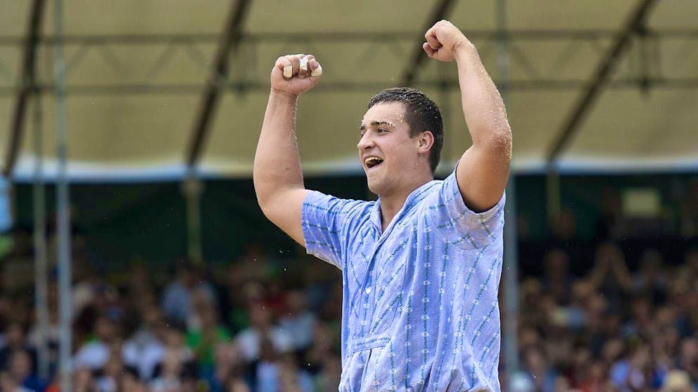 Werner Schlegel from Toggenburg wins the Northeast Swiss Wrestling Festival in Meilen ZH