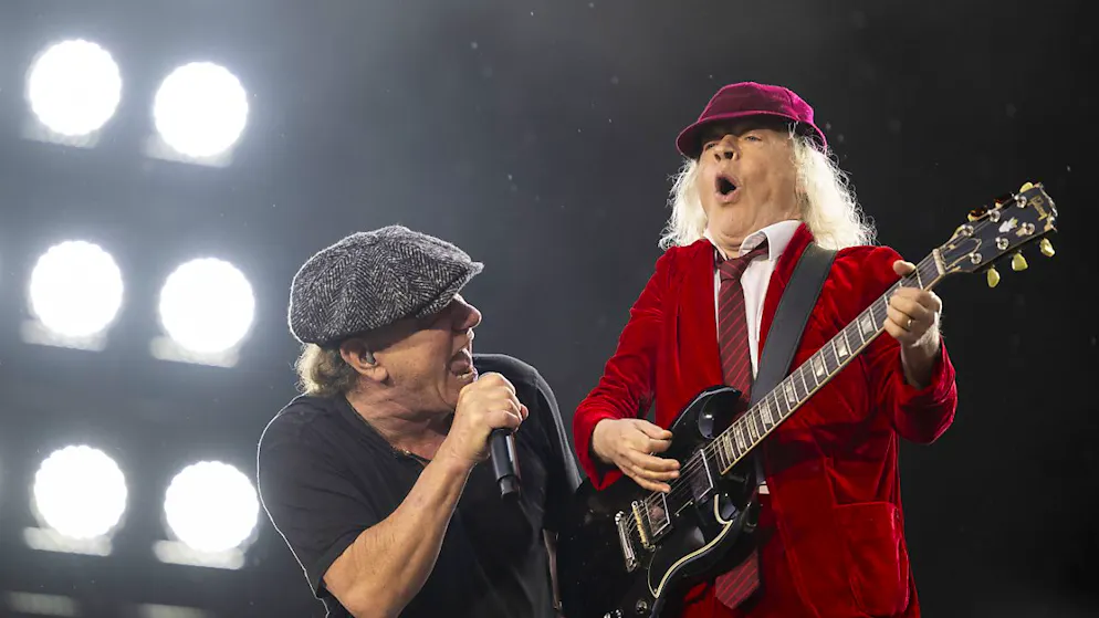 Brian Johnson e Angus Young sul palco del Letzigrund.