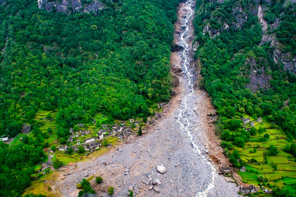 Maltempo in Ticino. La frana che ha colpito la frazione di Fontana, causando almeno 3 morti