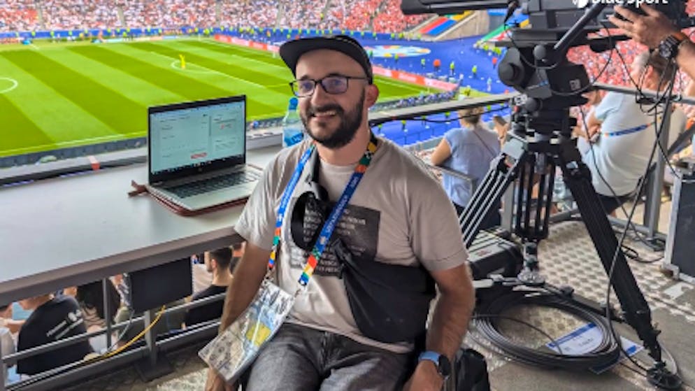 Pieno di ostacoli e pregiudizi. L'unico giornalista dell'Euro in sedia a rotelle: «Meglio in Qatar che in Germania»