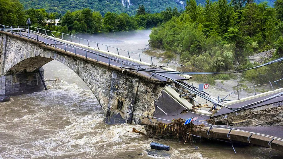 The bridge near Cevio was torn away by the raging Maggia.
