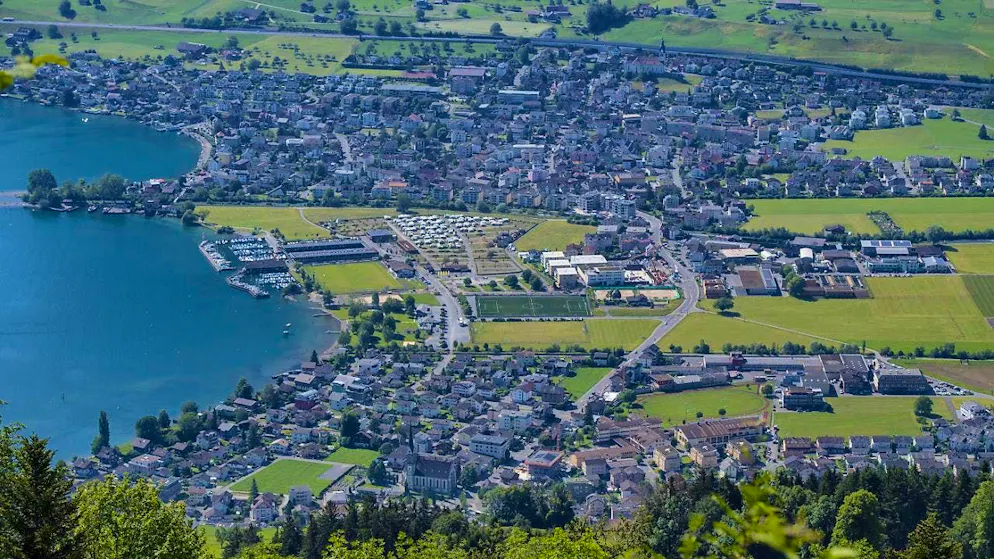 View of Buochs (above) and Ennetbürgen (below). Non-agricultural land in these two Nidwalden municipalities is also valued according to a new method. (archive photo)