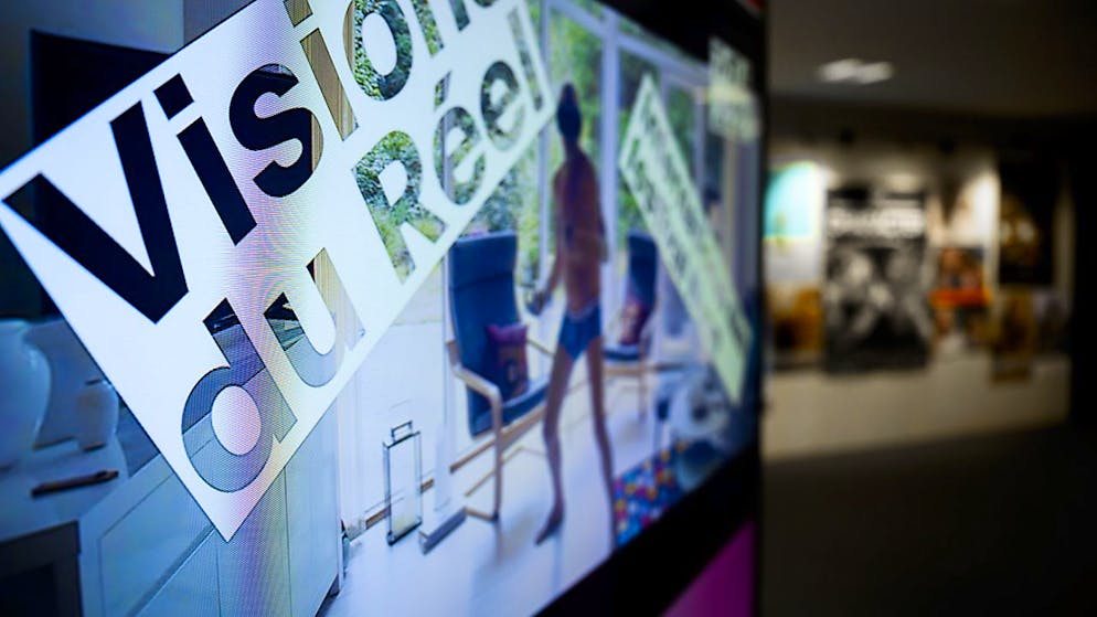 Le réalisateur vaudois Claude Baechtold remporte le prix RTS 2025 à Visions du Réel pour son projet engagé et mordant Ma femme est architecte, une enquête sur les dérives de l’industrie du béton..