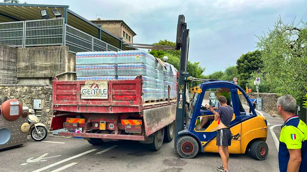 Drinking water has to be brought to Torri den Benaco by truck.