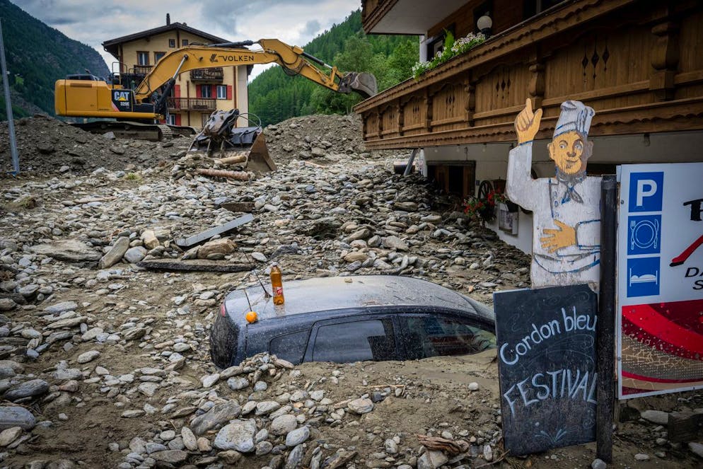 Eine Geröll- und Schlammlawine hat das Zentrum von Saas Grund zerstört. 