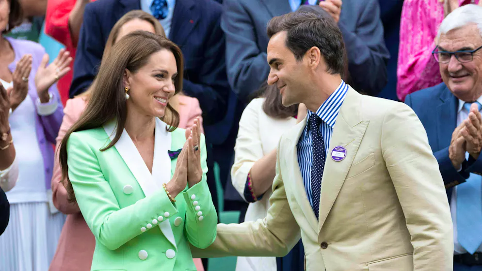 La Principessa Kate accanto a Roger Federer a Wimbledon - lo svizzero era ospite del Royal Box al torneo di tennis. La foto è stata scattata nel luglio 2023.
