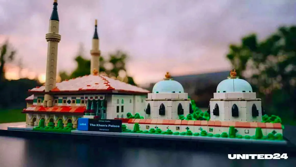 The Lego version of Bakhchysaraj's Khan Palace - raising money for Ukraine.