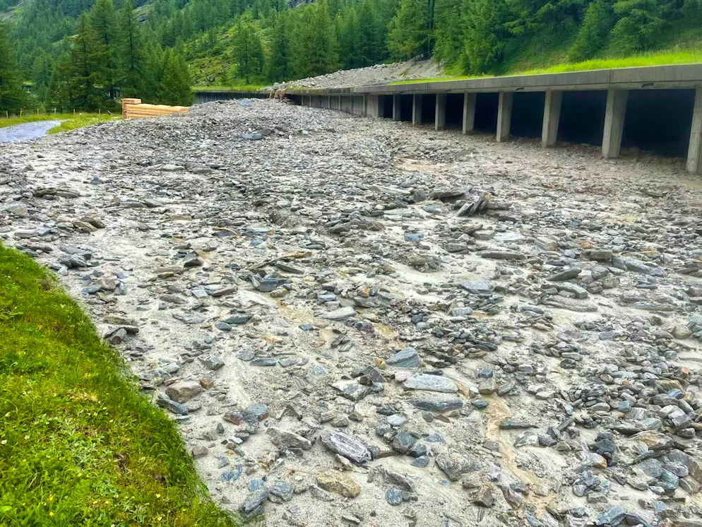 Numerous passes, here the Simplon, are closed to traffic.