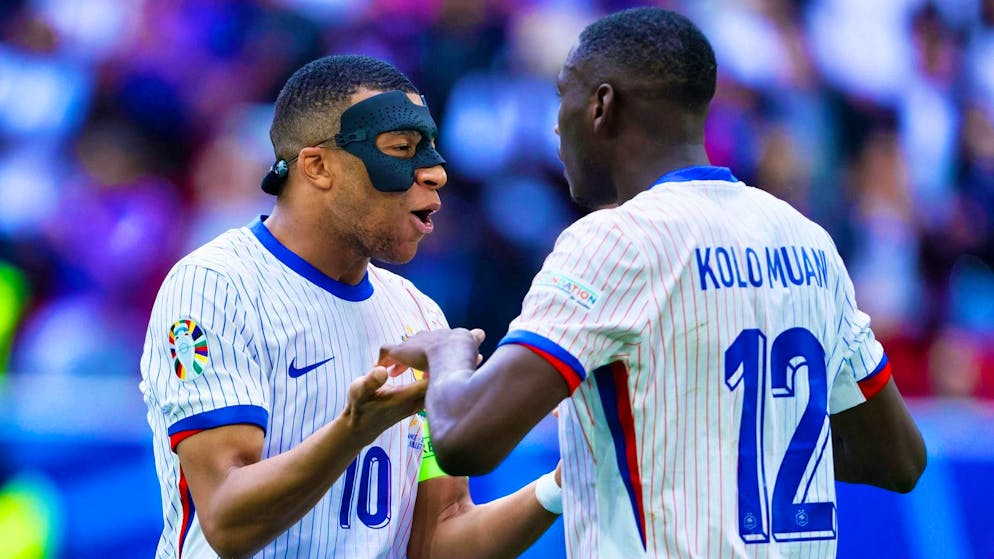 Kylian Mbappé celebrates the winning goal with Kolo Muani.