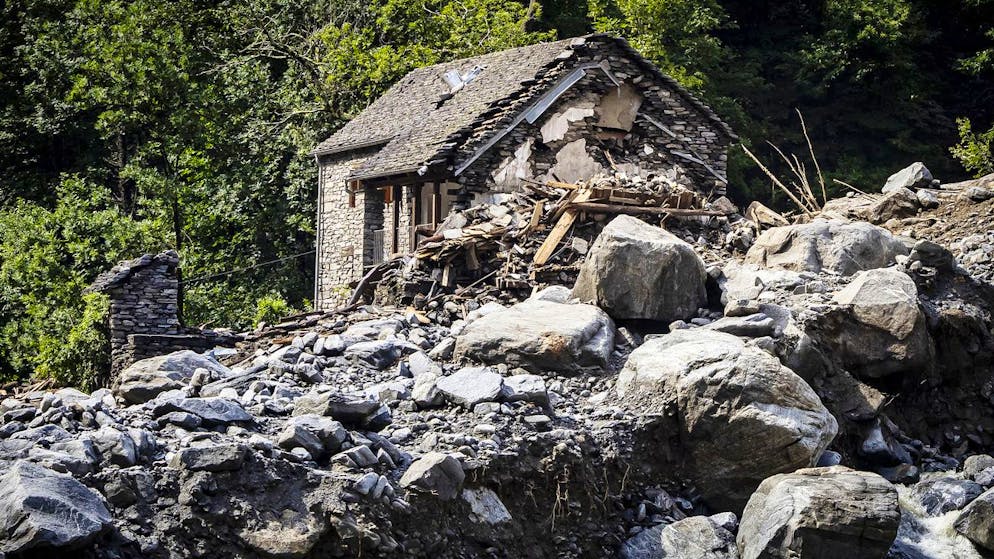 Augenzeugen erlebten heftige Unwetter. «Gegen 0.15 Uhr begann das Haus zu wackeln»