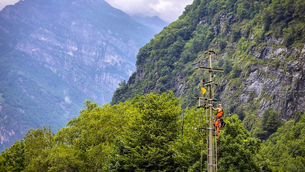 After a storm last weekend, the upper Maggia Valley was without electricity and mobile phone service. The connection has been restored since Tuesday.