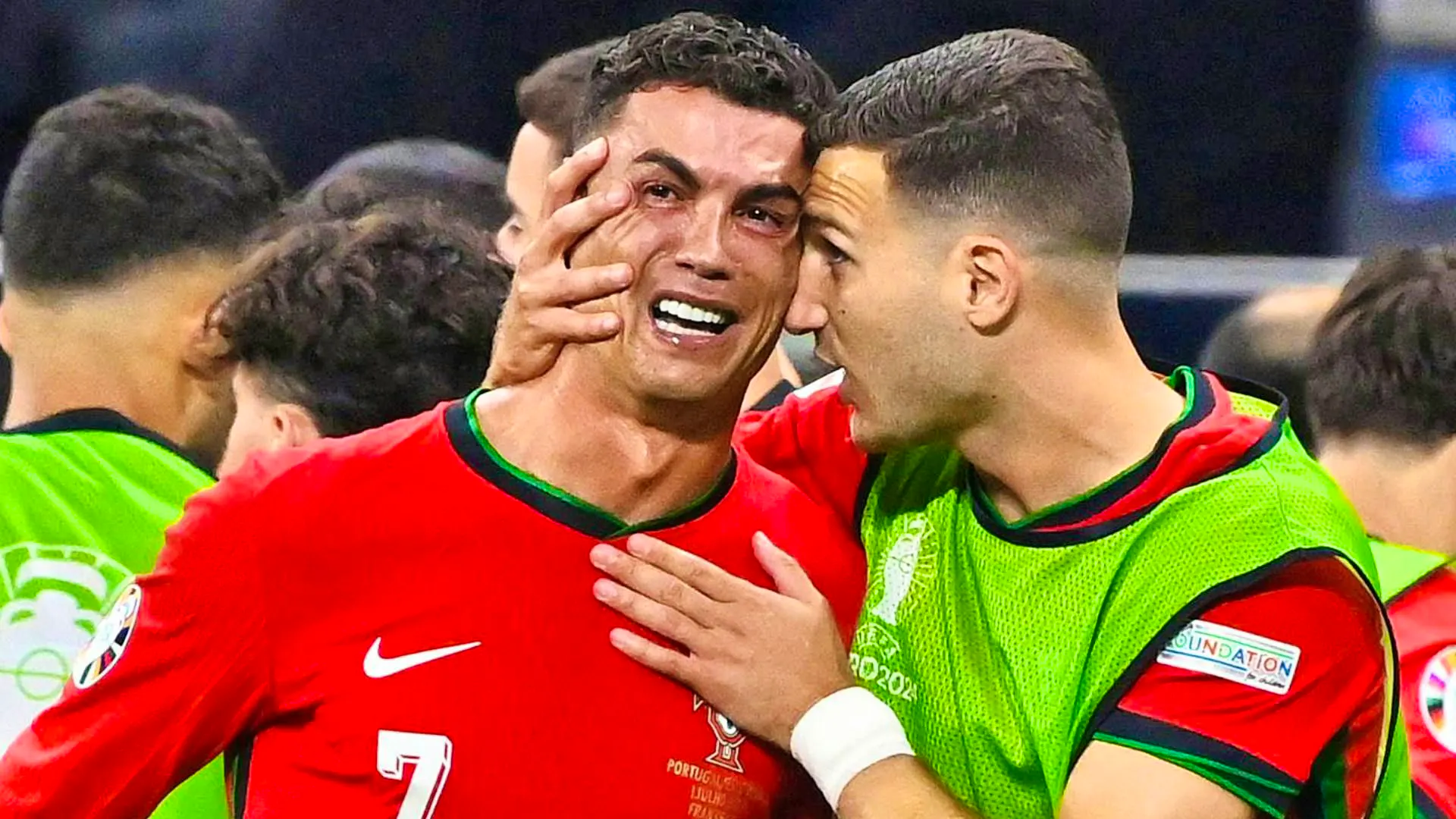 A raven-black evening. Ronaldo fails, Ronaldo cries and the net picks on him too