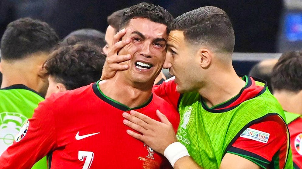 Rabenschwarzer Abend. Ronaldo versagt, Ronaldo weint und das Netz hackt auch noch auf ihn ein