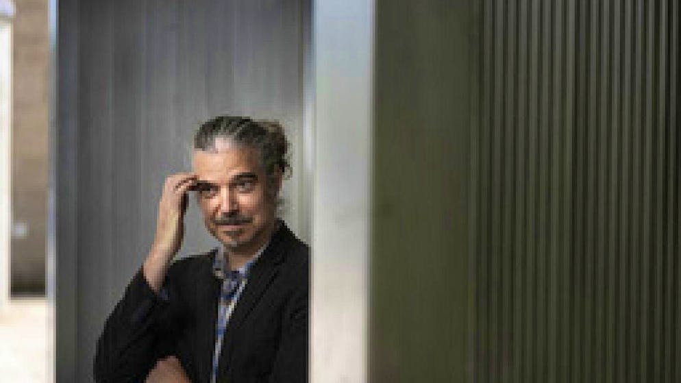 Screenwriter, director, producer and editor Peter Luisi has just celebrated success with "Bon Schuur Ticino". With his new film "The Last Screenwriter", he is now stirring up a hornet's nest: the screenplay was written by an artificial intelligence.