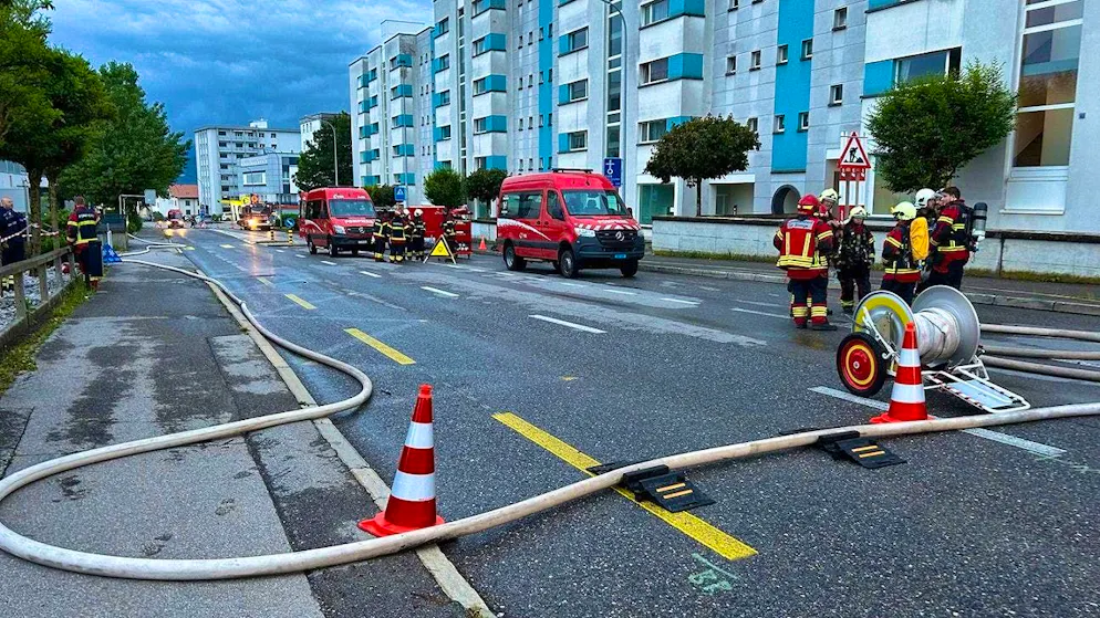 The fire department during the extinguishing work. 