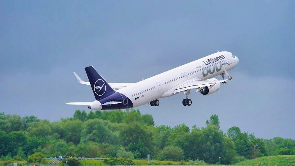 Airbus has landed an order worth billions from the Philippines. The airline Cebu Pacific signed a purchase agreement for up to 152 A321neo aircraft at a list price of 24 billion dollars. (The picture shows a Lufthansa A321neo)