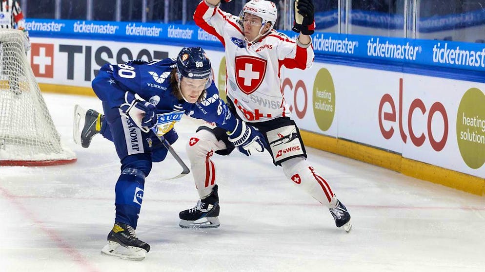 Finland's Sami Niku (here at the Euro Hockey Tour 2022 against Switzerland) joins Kloten from his home country