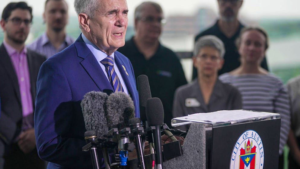 Erstmals in der Öffentlichkeit. Demokratischer Abgeordneter fordert Rückzug Bidens