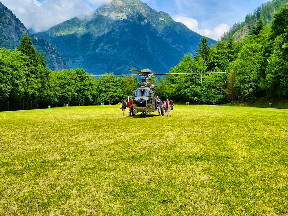 Evacuation from Piano di Peccia in the rear Maggia Valley. The first passengers board the Super Puma.