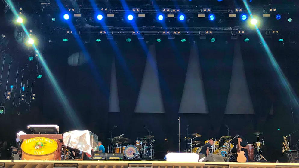 One, two, check, check: it works. Everything ready for Candy Dulfer.