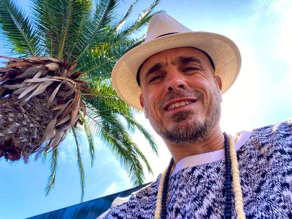 Dream life in Africa. Dodo meditates every morning