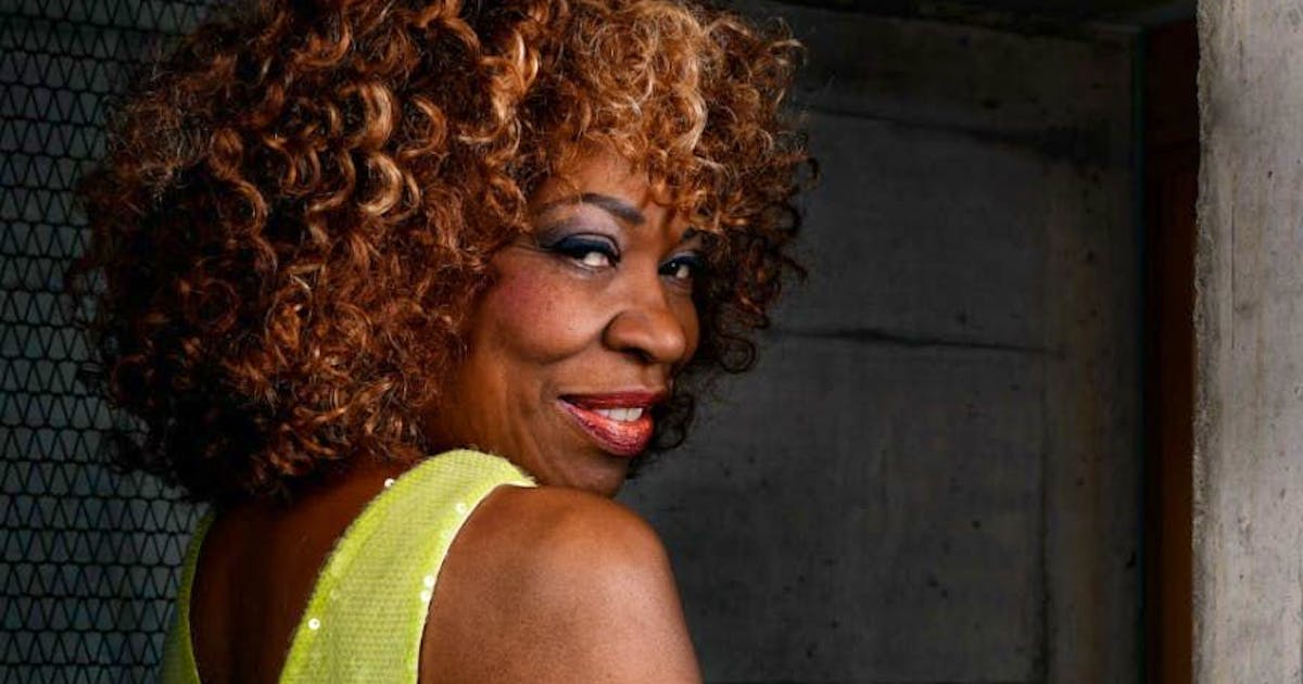 The voice behind DJ Bobo's hits Lori Glori is no longer silent and(02)