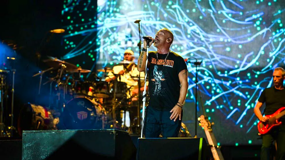Moon&Stars ticker. Eros Ramazzotti brings Italianità to the Piazza with his hits