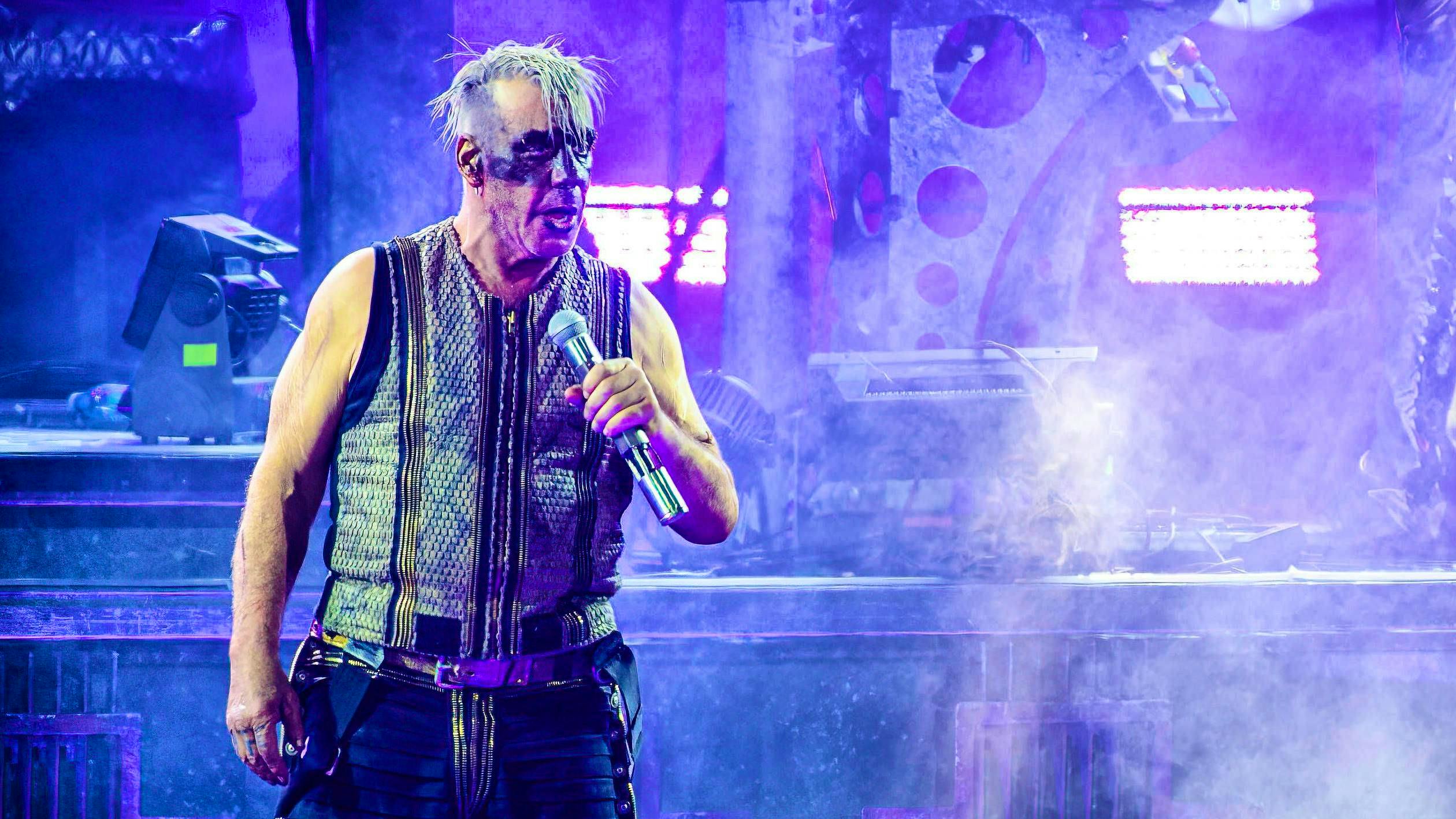 Attack on ORF journalists: Rammstein fans lose their temper before concert  | blue News