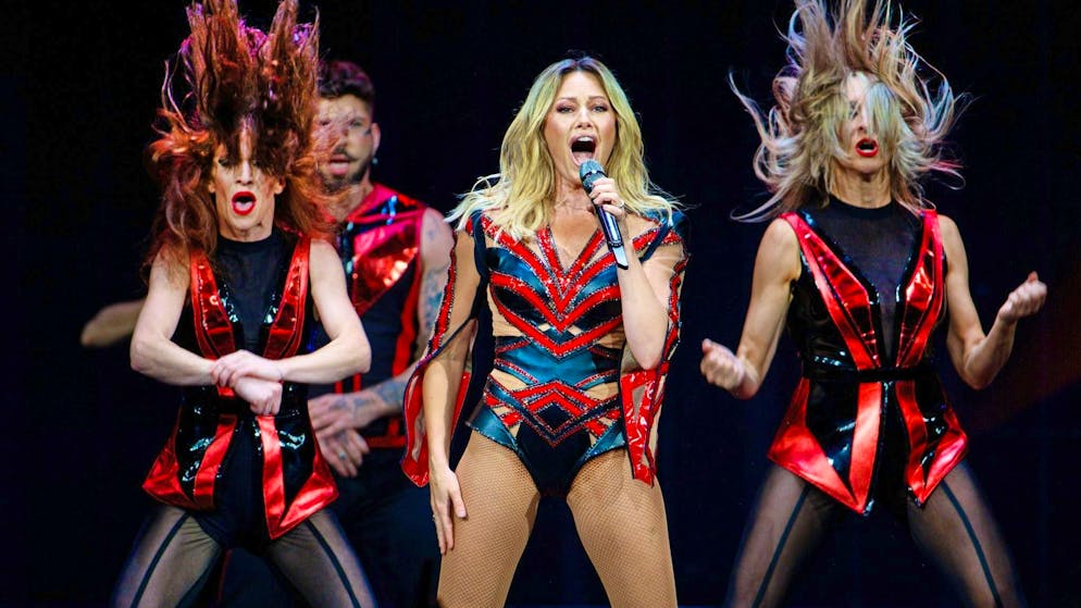 Helene Fischer is back on stage.