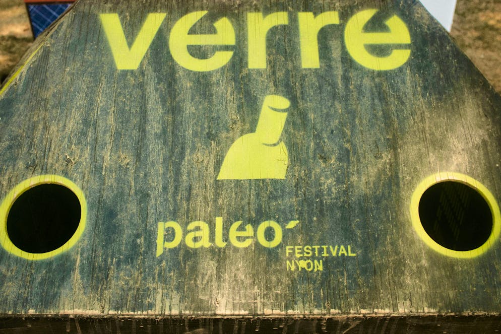 Paléo - the biggest and most beautiful open-air festival in Switzerland. Unthinkable at any other festival: People drink a lot from glass bottles at the Paléo. These are disposed of in containers like this. 