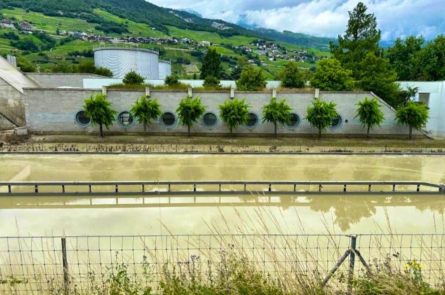 Broken sewage treatment plants. Anyone who bathes in Lake Geneva risks diarrhea